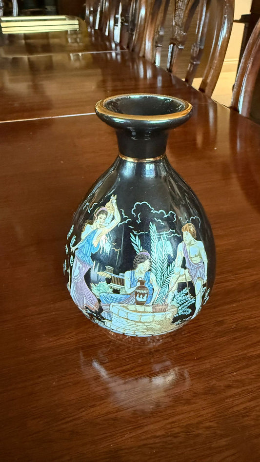 Porcelain vase with gold detail 6”.