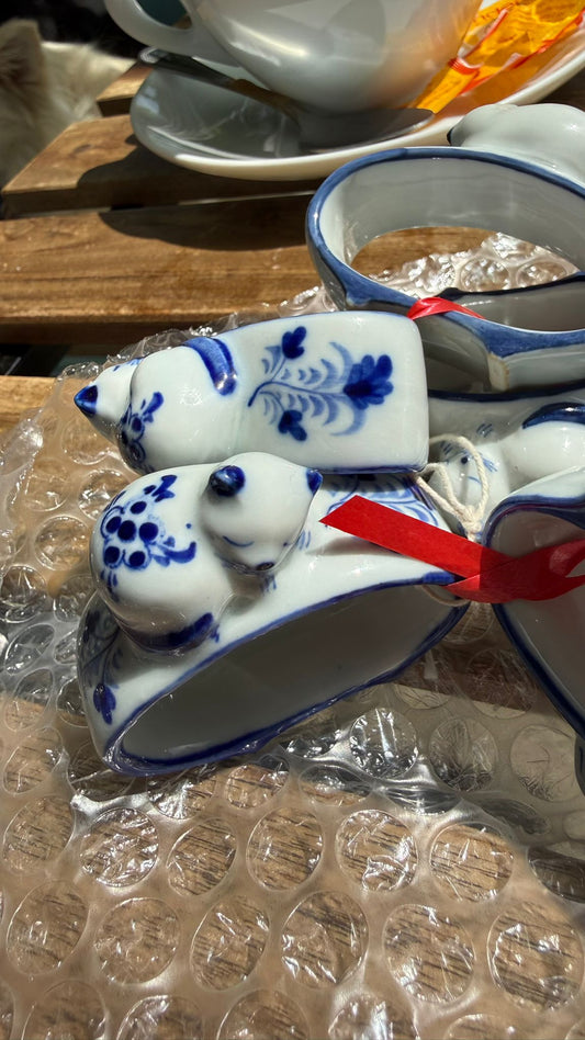 Vintage cat napkin holders